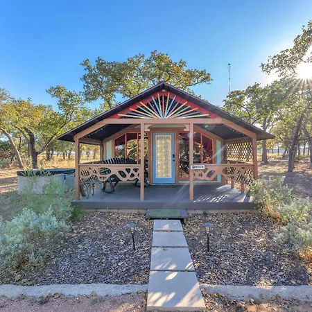 Bohemian Cabin: Hot-Tub, Serene Retreat, Pet-Friendly, 10-Mins To Downtown!